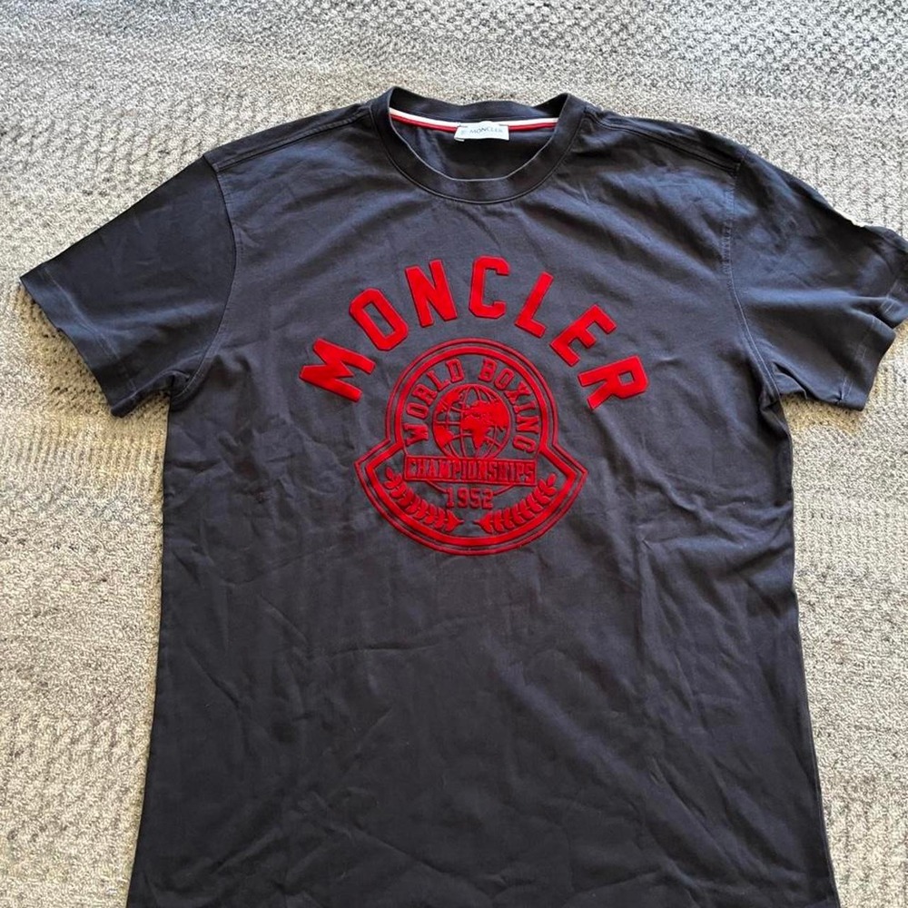 Moncler flocked graphic luxury baumwolle cotton t-shirt. Euro